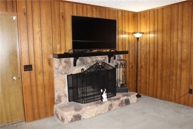 2424 Waynesburg Drive SE, Canton, OH 44707