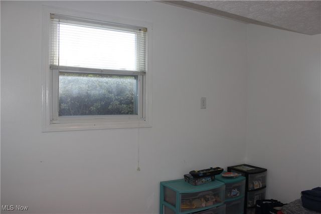 2424 Waynesburg Drive SE, Canton, OH 44707