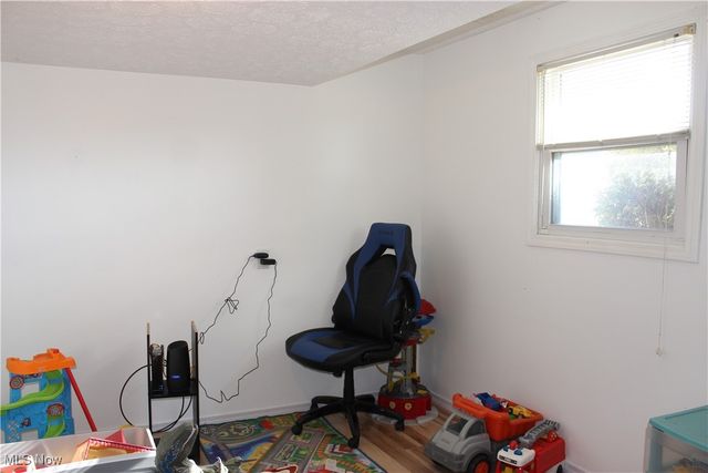 2424 Waynesburg Drive SE, Canton, OH 44707