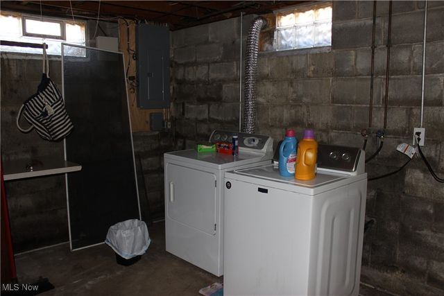 2424 Waynesburg Drive SE, Canton, OH 44707