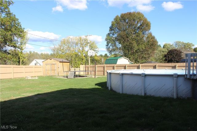 2424 Waynesburg Drive SE, Canton, OH 44707