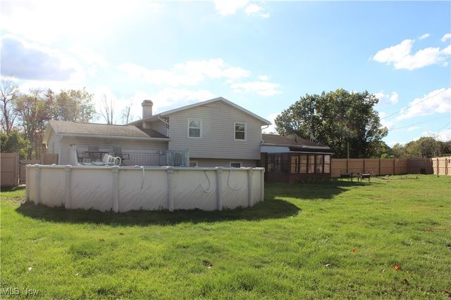 2424 Waynesburg Drive SE, Canton, OH 44707