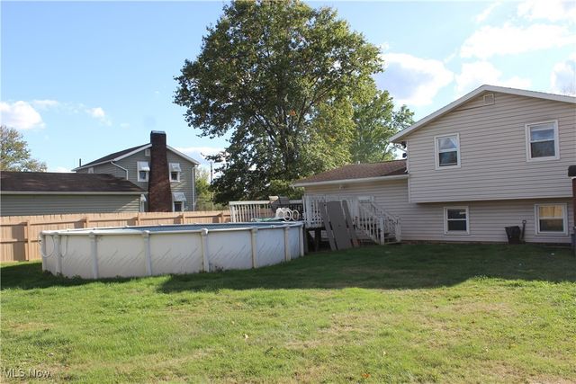 2424 Waynesburg Drive SE, Canton, OH 44707