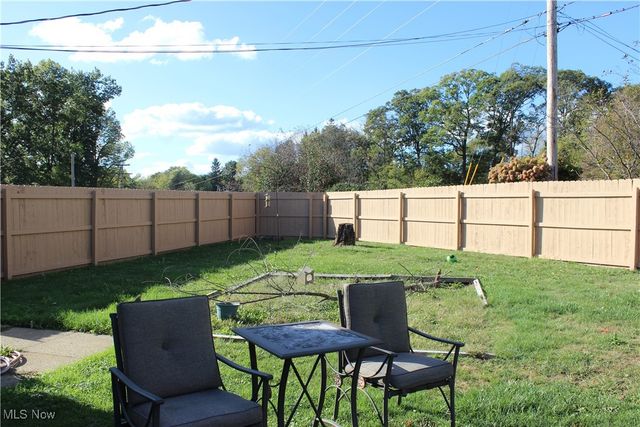 2424 Waynesburg Drive SE, Canton, OH 44707