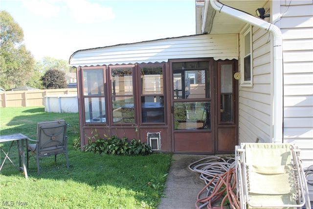 2424 Waynesburg Drive SE, Canton, OH 44707