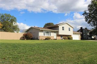 2424 Waynesburg Drive SE, Canton, OH 44707