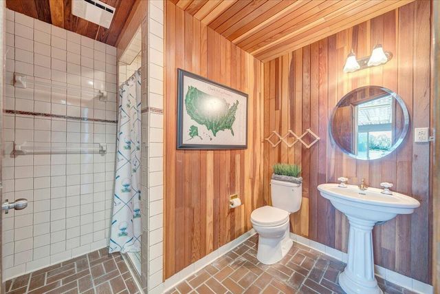 254 Blarney Stone CT, Huddleston, VA 24104