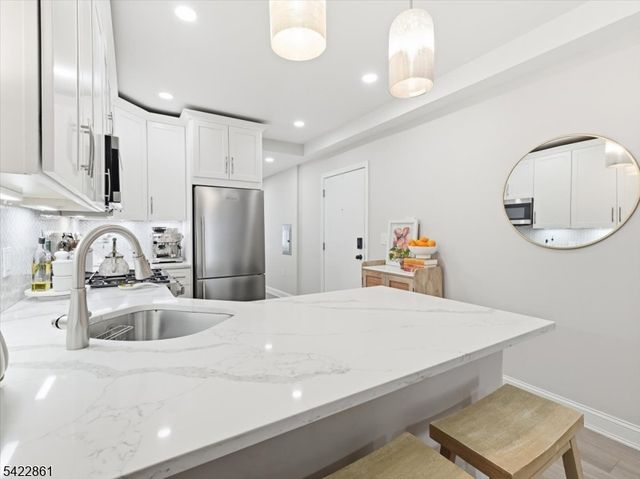 406 Madison St 3R, Hoboken City, NJ 07030