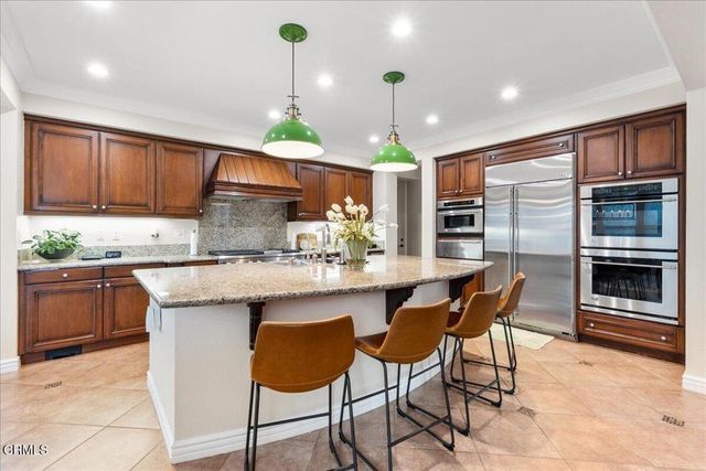 27007 Cliffie Way, Santa Clarita, CA 91387