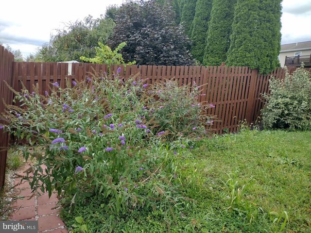 1660 WISTERIA DR, Chambersburg, PA 17202