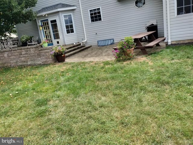 1660 WISTERIA DR, Chambersburg, PA 17202