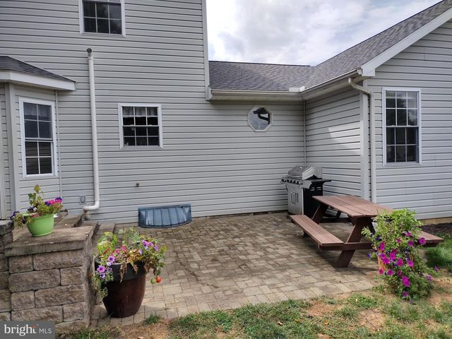 1660 WISTERIA DR, Chambersburg, PA 17202