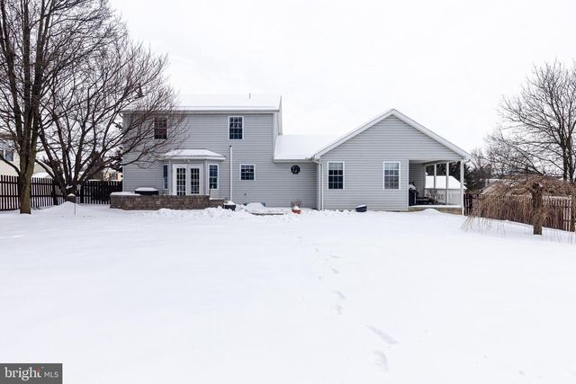 1660 WISTERIA DR, Chambersburg, PA 17202