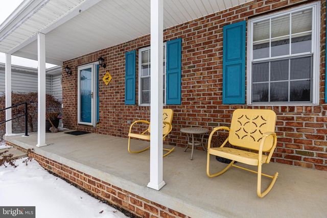 1660 WISTERIA DR, Chambersburg, PA 17202