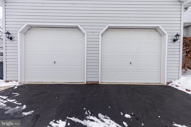 1660 WISTERIA DR, Chambersburg, PA 17202