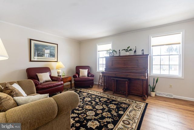 1660 WISTERIA DR, Chambersburg, PA 17202