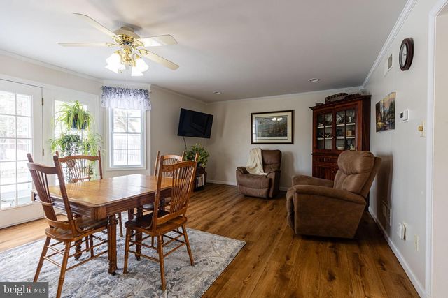 1660 WISTERIA DR, Chambersburg, PA 17202