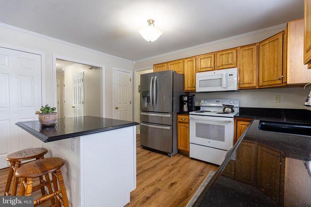 1660 WISTERIA DR, Chambersburg, PA 17202