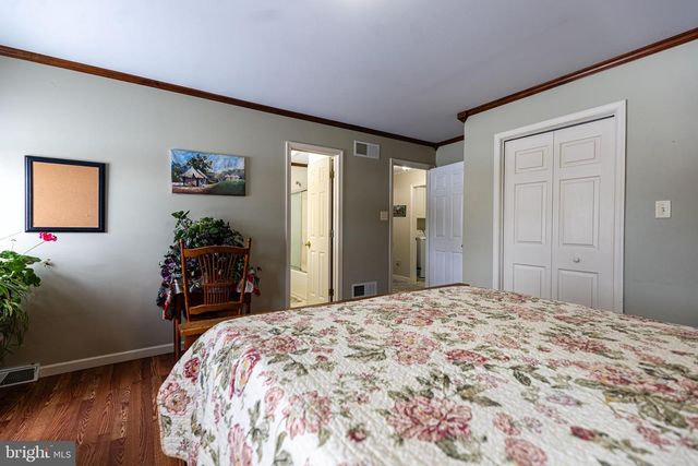 1660 WISTERIA DR, Chambersburg, PA 17202