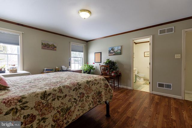 1660 WISTERIA DR, Chambersburg, PA 17202