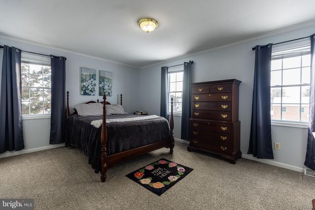 1660 WISTERIA DR, Chambersburg, PA 17202