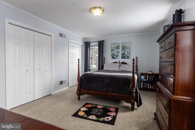 1660 WISTERIA DR, Chambersburg, PA 17202