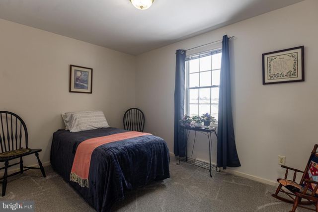 1660 WISTERIA DR, Chambersburg, PA 17202