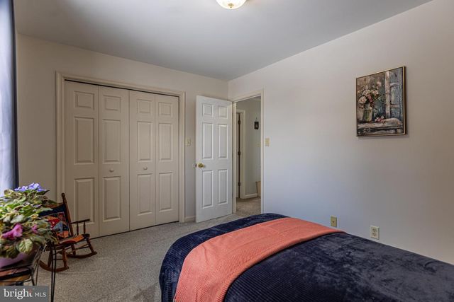 1660 WISTERIA DR, Chambersburg, PA 17202