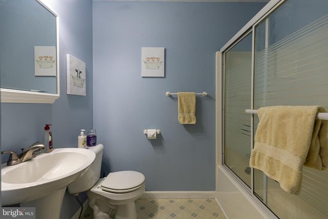 1660 WISTERIA DR, Chambersburg, PA 17202