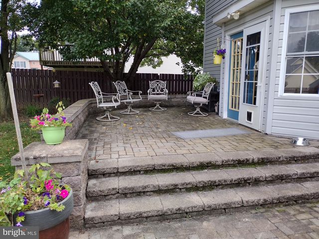 1660 WISTERIA DR, Chambersburg, PA 17202