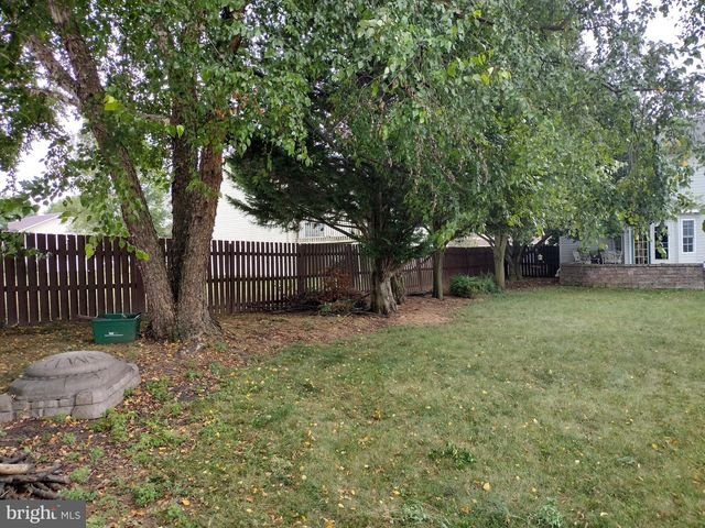 1660 WISTERIA DR, Chambersburg, PA 17202