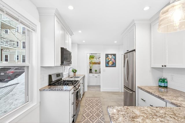 6 Brattle St 1, Arlington, MA 02476