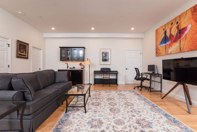 50 Belle Ave 102, Medford, MA 02155