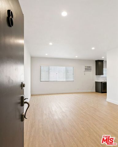 3314 S MENTONE Avenue 8, Los Angeles, CA 90034