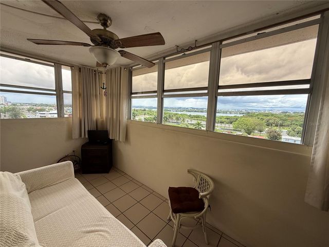 Isla Verde Ave. GOLDEN BEACH COND. PH 09, Carolina, PR 00979