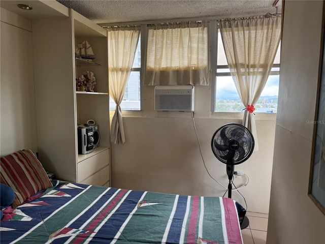 Isla Verde Ave. GOLDEN BEACH COND. PH 09, Carolina, PR 00979