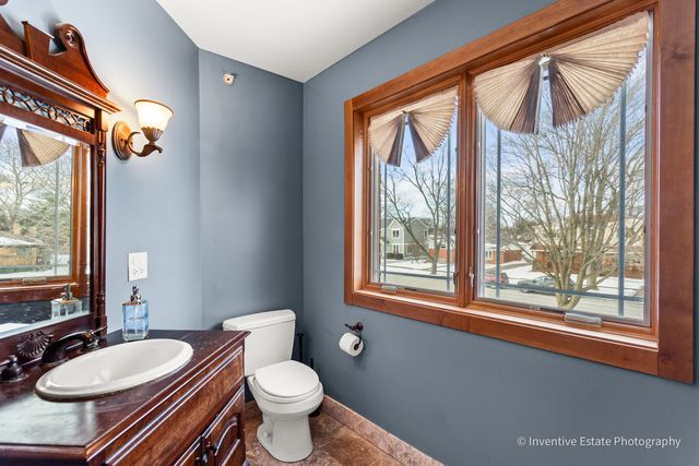 1707 W Lincoln Street, Mount Prospect, IL 60056