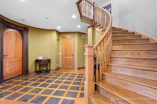 1707 W Lincoln Street, Mount Prospect, IL 60056