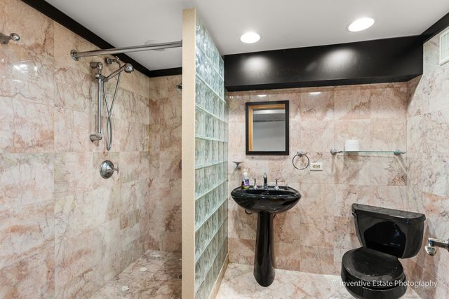 1707 W Lincoln Street, Mount Prospect, IL 60056