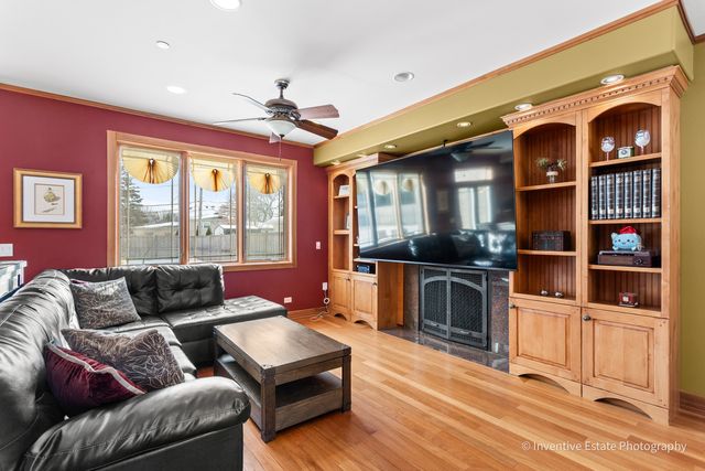 1707 W Lincoln Street, Mount Prospect, IL 60056