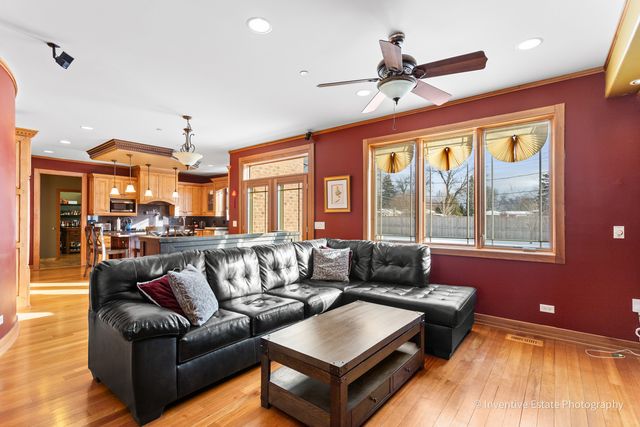 1707 W Lincoln Street, Mount Prospect, IL 60056