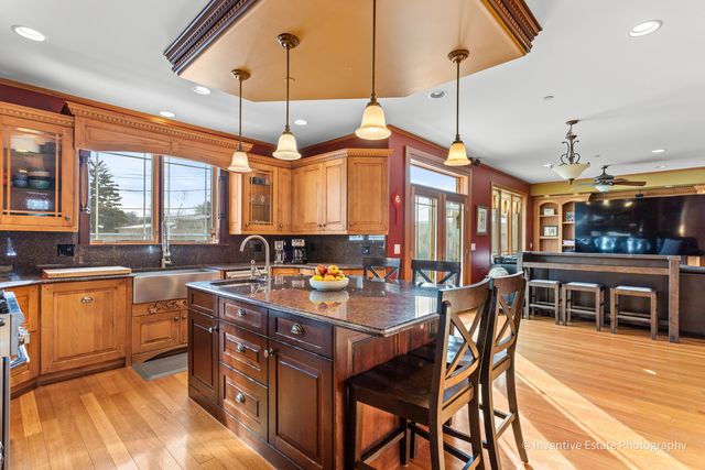 1707 W Lincoln Street, Mount Prospect, IL 60056