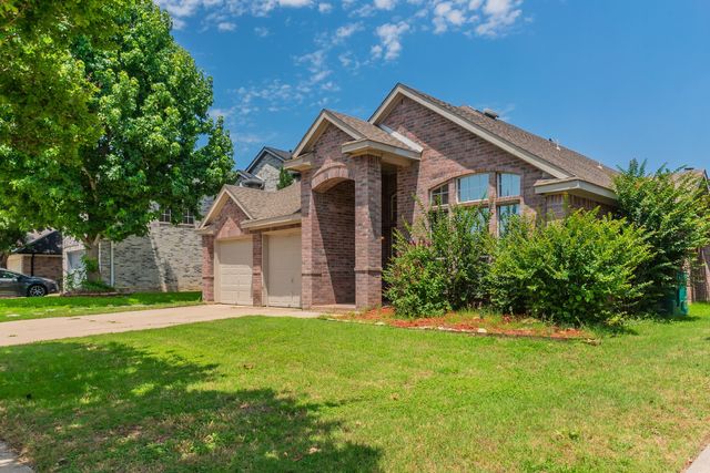 6736 Braeview Drive, Fort Worth, TX 76137