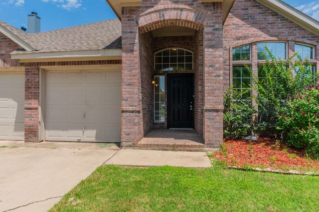 6736 Braeview Drive, Fort Worth, TX 76137