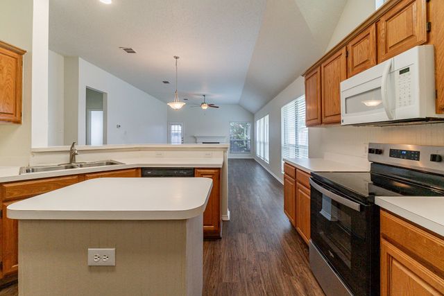 6736 Braeview Drive, Fort Worth, TX 76137