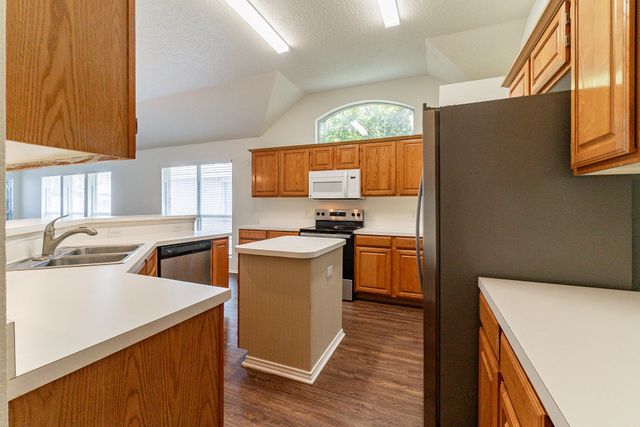 6736 Braeview Drive, Fort Worth, TX 76137