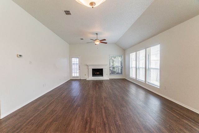 6736 Braeview Drive, Fort Worth, TX 76137