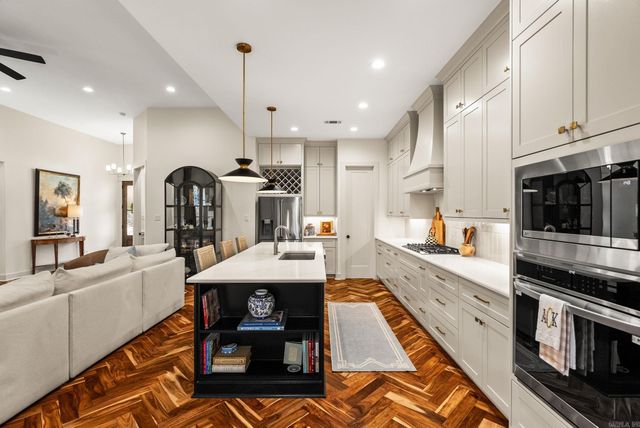 8036 N Shoreline Boulevard, Benton, AR 72019