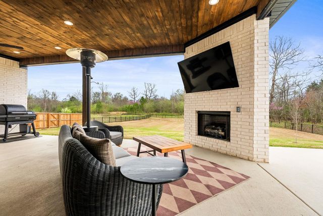 8036 N Shoreline Boulevard, Benton, AR 72019