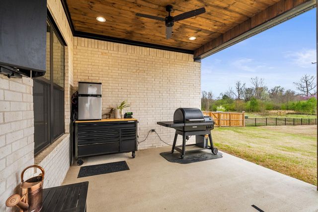 8036 N Shoreline Boulevard, Benton, AR 72019